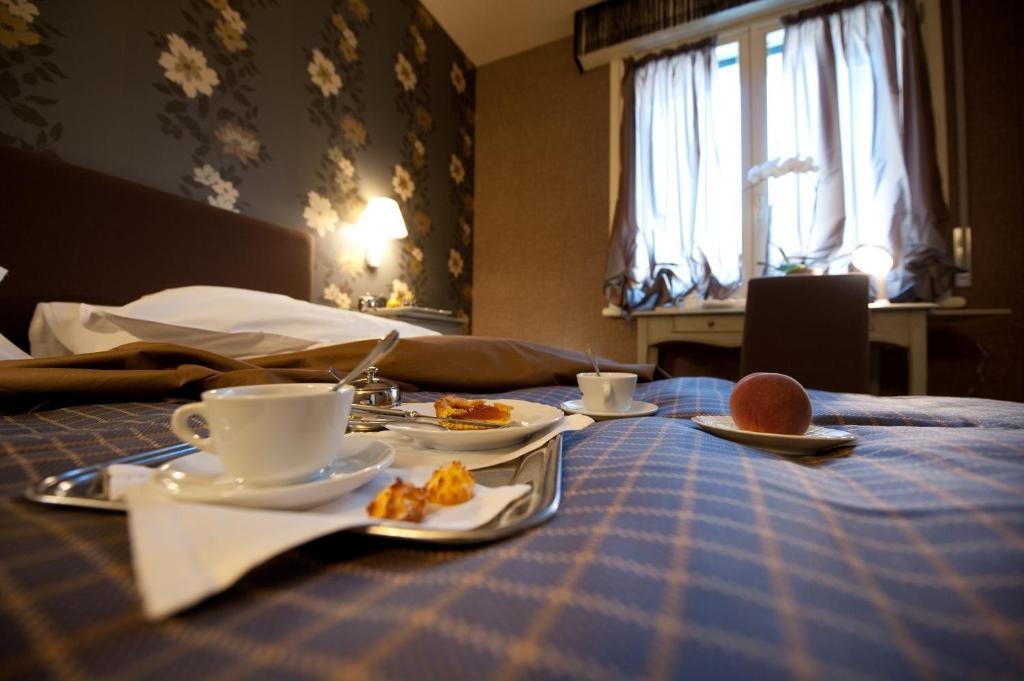 Hotel Locanda Stendhal โคลอร์โน ห้อง รูปภาพ